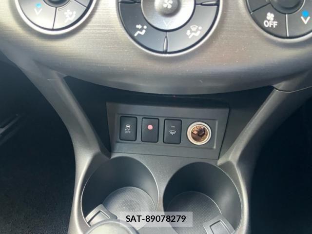 Toyota RAV4 2016-01 7224064-16
