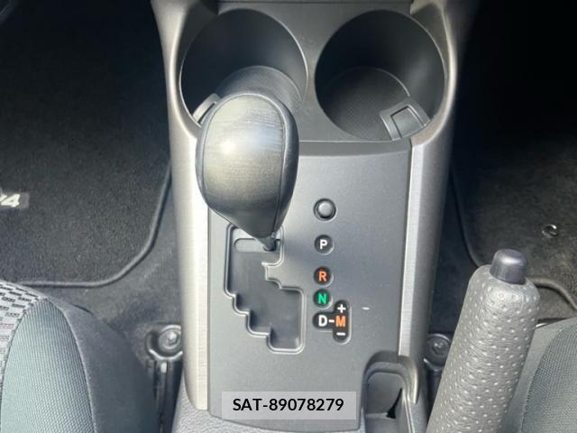 Toyota RAV4 2016-01 7224064-17