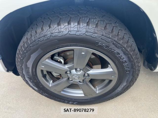 Toyota RAV4 2016-01 7224064-7