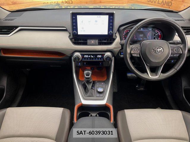 Toyota RAV4 2021-02 7252085-1