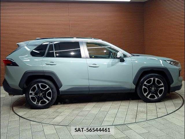 Toyota RAV4 2021-04 7250046-17