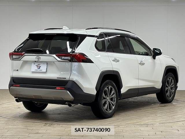 Toyota RAV4 2022-07 7252082-15