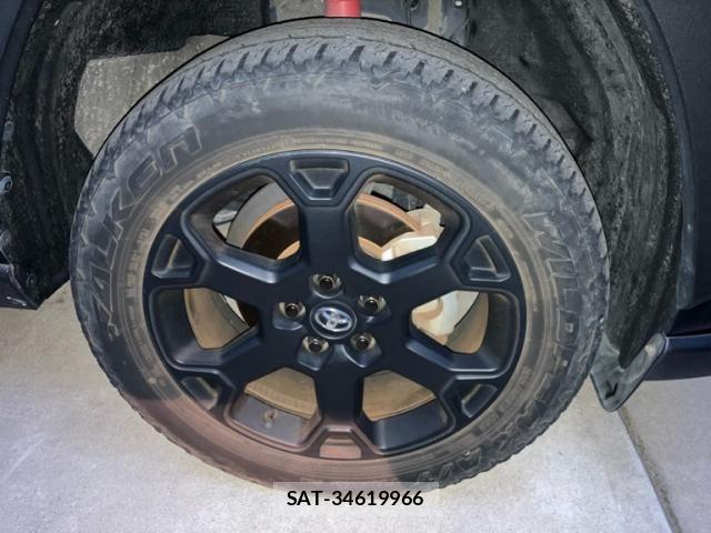 Toyota RAV4 2021-11 7272808-6