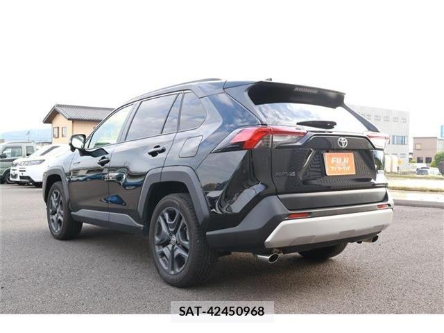 Toyota RAV4 2023-11 7261872-19