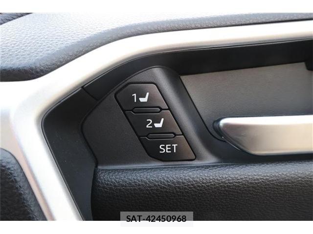 Toyota RAV4 2023-11 7261872-29