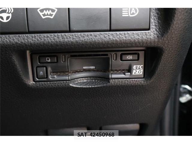 Toyota RAV4 2023-11 7261872-4