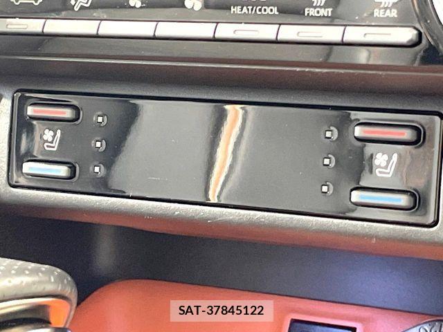 Toyota RAV4 2021-07 7272803-6