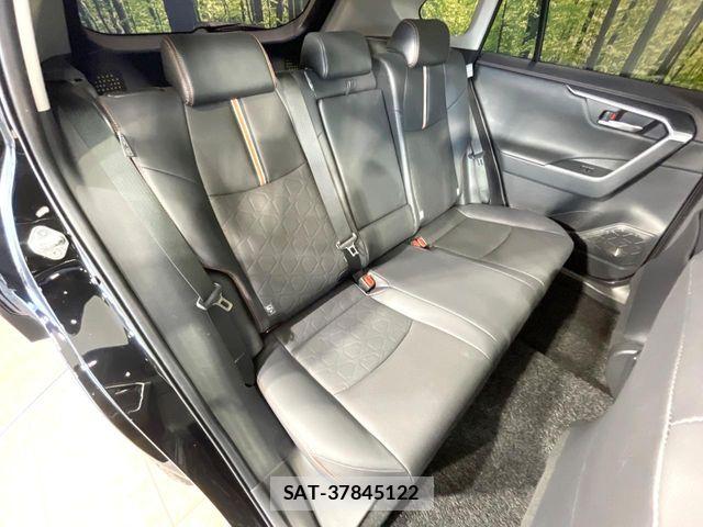 Toyota RAV4 2021-07 7272803-8