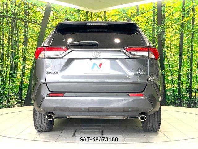 Toyota RAV4 2021-05 7272807-14