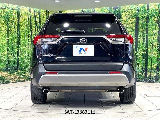 Toyota RAV4 2022-09 7329665-14