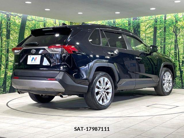 Toyota RAV4 2022-09 7329665-16