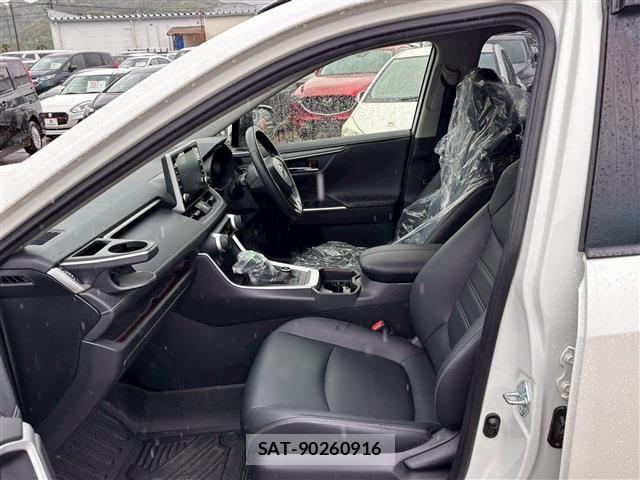 Toyota RAV4 2021-02 7329676-4