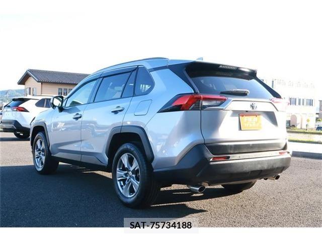 Toyota RAV4 2022-02 7329671-16