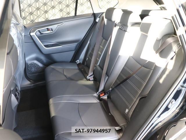 Toyota RAV4 2021-06 7329681-13