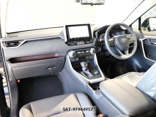Toyota RAV4 2021-06 7329681-1
