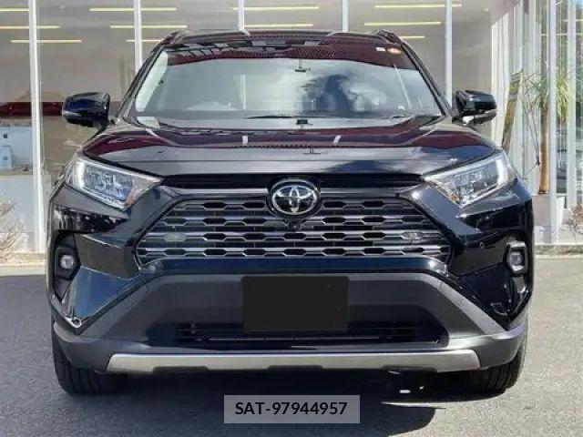 Toyota RAV4 2021-06 7329681-2