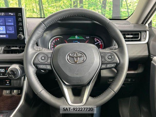 Toyota RAV4 2022-05 7329666-10