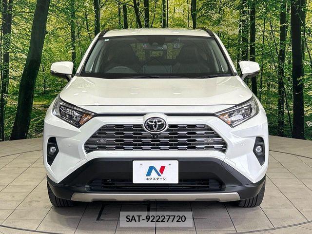 Toyota RAV4 2022-05 7329666-13