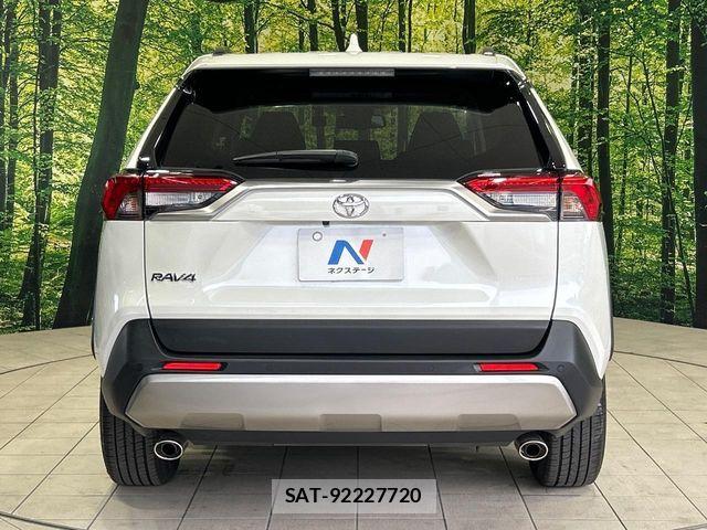 Toyota RAV4 2022-05 7329666-14