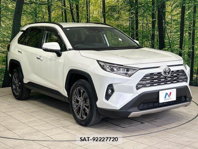 Toyota RAV4 2022-05 7329666-15