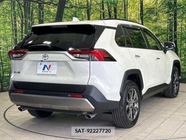 Toyota RAV4 2022-05 7329666-16