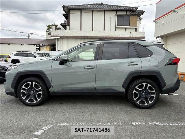 Toyota RAV4 2019-07 7329683-10
