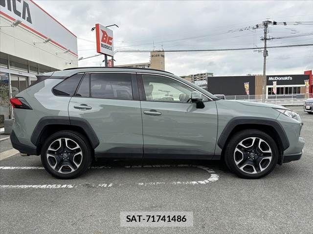 Toyota RAV4 2019-07 7329683-11