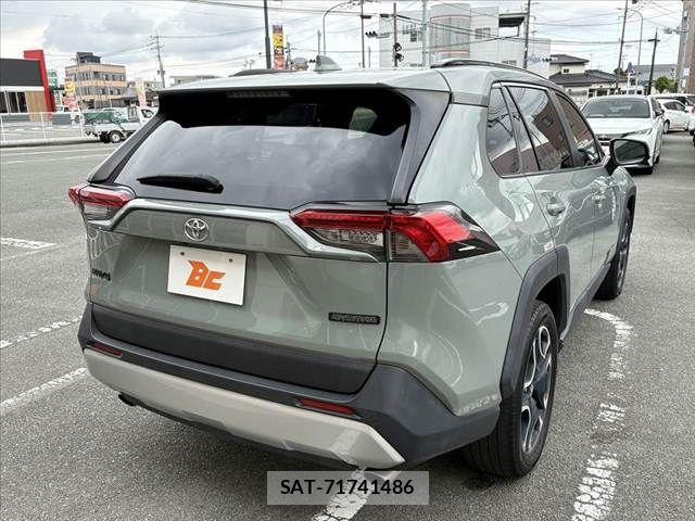 Toyota RAV4 2019-07 7329683-12