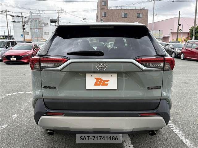 Toyota RAV4 2019-07 7329683-13