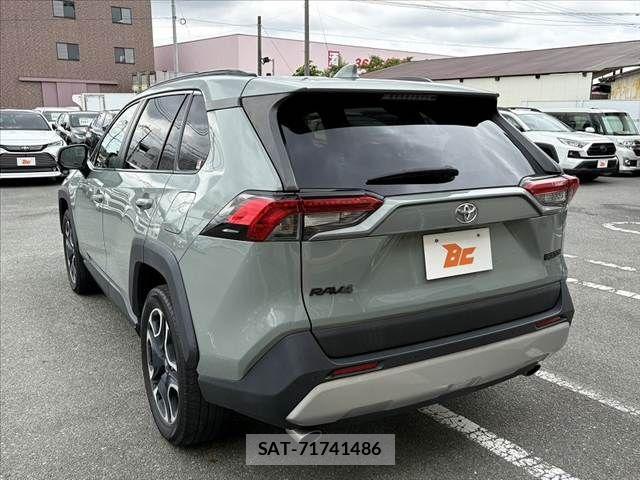 Toyota RAV4 2019-07 7329683-14