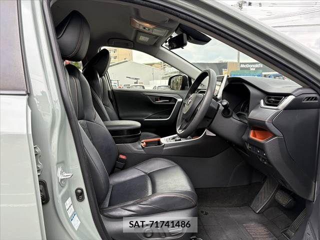 Toyota RAV4 2019-07 7329683-15