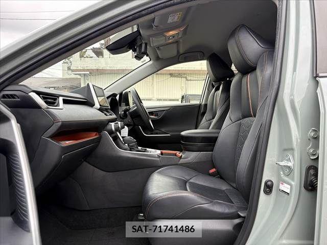 Toyota RAV4 2019-07 7329683-16