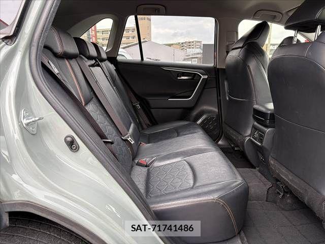 Toyota RAV4 2019-07 7329683-17