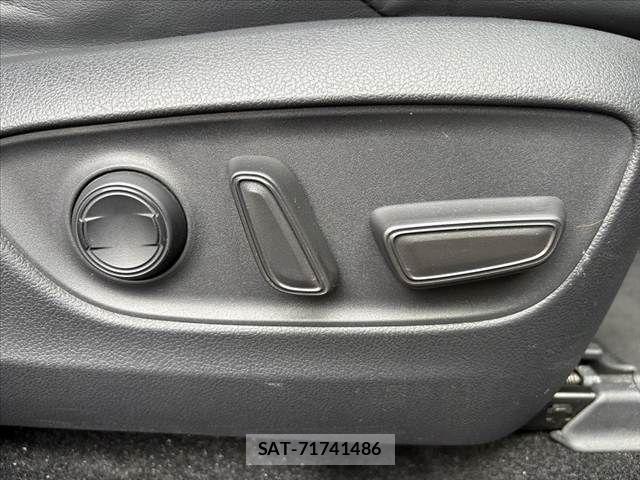 Toyota RAV4 2019-07 7329683-25