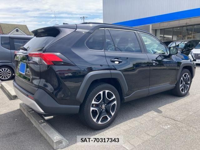 Toyota RAV4 2021-06 7329670-7