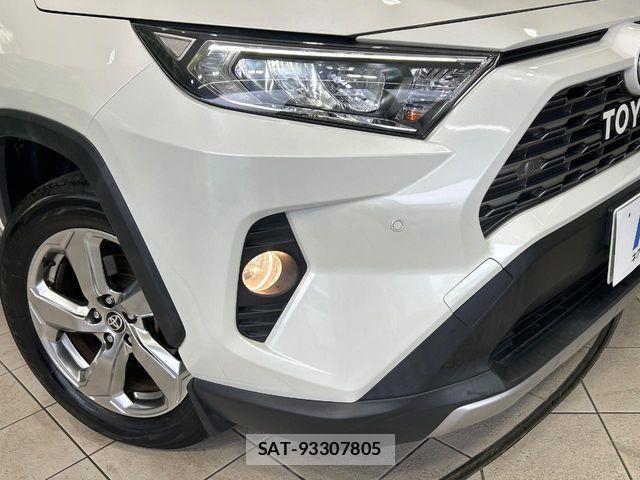 Toyota RAV4 2020-11 7359562-11