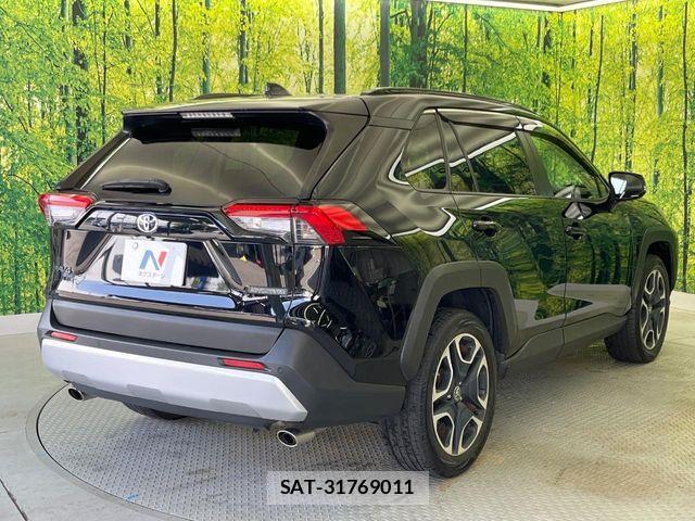 Toyota RAV4 2019-12 7359564-17