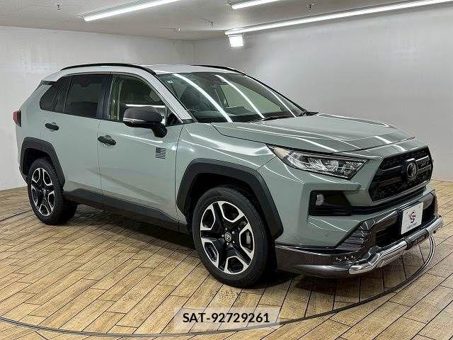 Toyota RAV4 2021-04 7359537-13