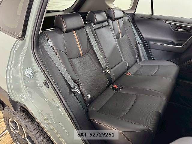 Toyota RAV4 2021-04 7359537-5