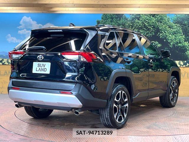 Toyota RAV4 2019-07 7359552-16