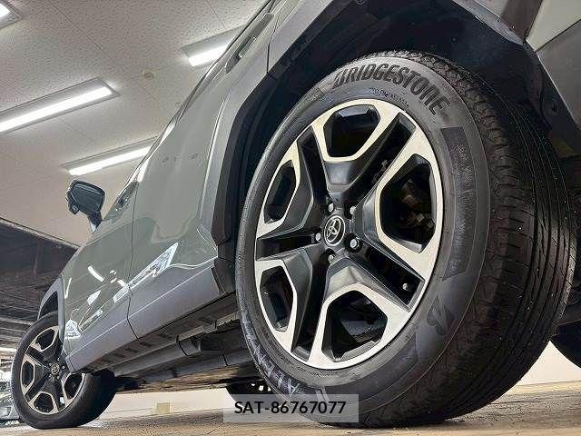 Toyota RAV4 2019-06 7359565-18
