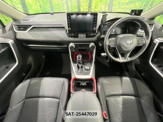 Toyota RAV4 2021-01 7359549-1
