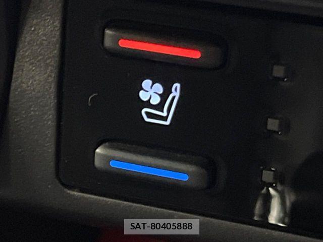 Toyota RAV4 2021-07 7359550-5