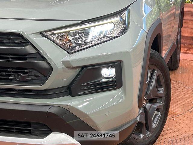 Toyota RAV4 2022-10 7393823-11