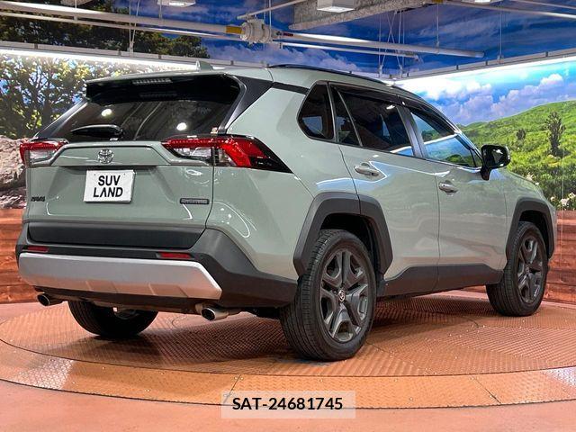 Toyota RAV4 2022-10 7393823-16