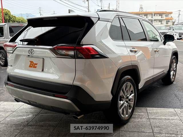 Toyota RAV4 2023-03 7393835-14