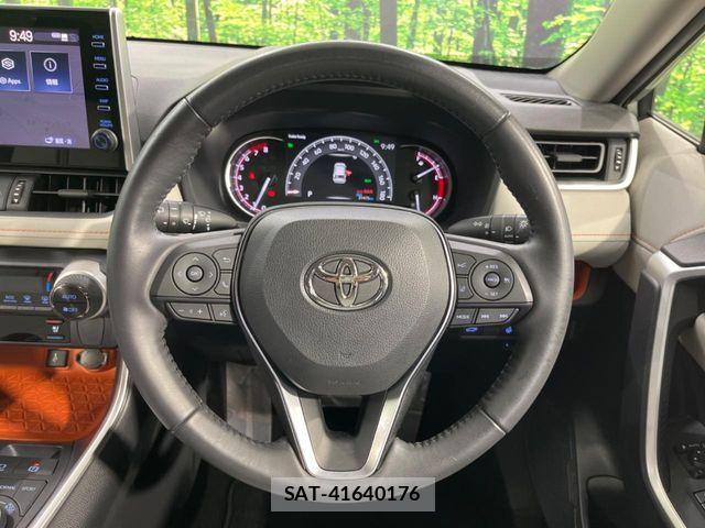 Toyota RAV4 2021-09 7393832-10