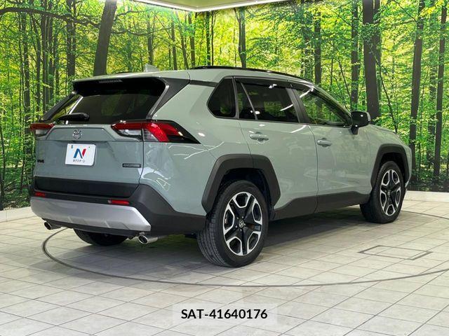 Toyota RAV4 2021-09 7393832-16