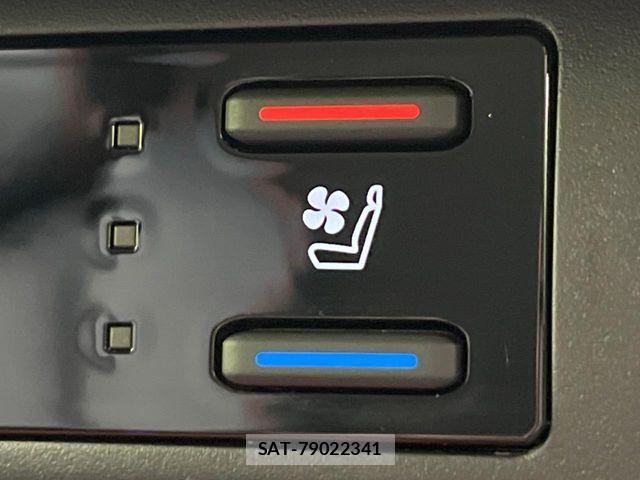 Toyota RAV4 2025-10 7457198-4