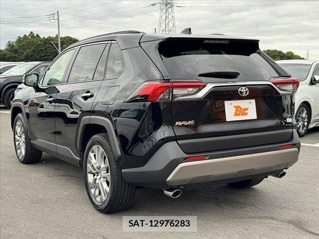 Toyota RAV4 2023-04 7457203-12